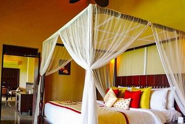 אתר נופש Niraamaya Wellness Retreats Backwaters And Beyond Kumarakom