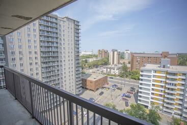 آپارتمانهای توریستها Obasa Six Three Suites   Saskatoon