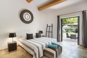 هتل Auberge De L Oumède