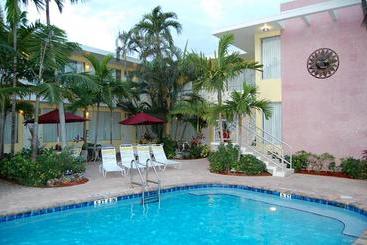Alcazar Resort- Gay Mens Resort