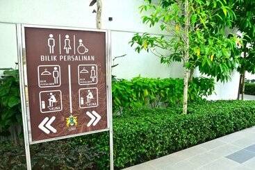 هتل Sri Beverly Hills Near Klia & Klia2 & F1