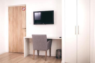 تختخواب و صبحانه City Apartment One