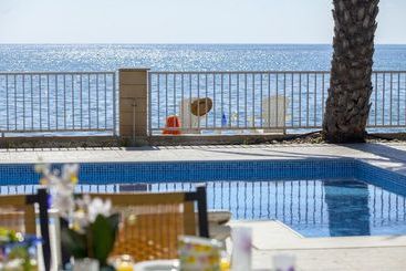 Sunset Beachfront Villa Meneou