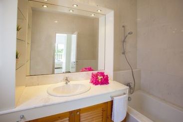 Sunset Beachfront Villa Meneou