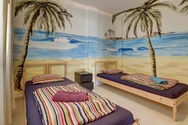 Red Star Surf   Hostel