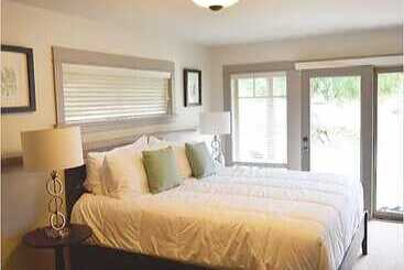 אתר נופש The Cottages On Salt Spring Island