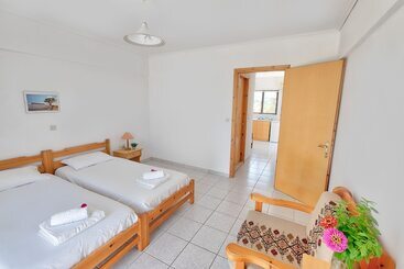 هتل Anthia Apartments