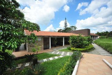 هتل Campestre Los Lagos