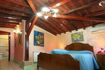 هتل Country House Fam Polucci Cave