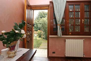هتل Country House Fam Polucci Cave