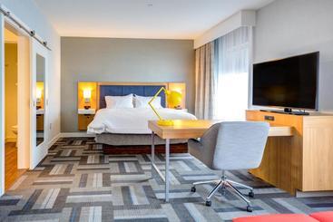 هتل Hampton Inn & Suites Boston/waltham