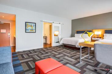 هتل Hampton Inn & Suites Boston/waltham