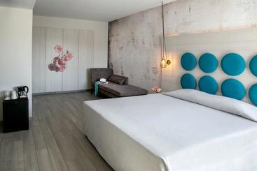 Vangelis Hotel & Suites