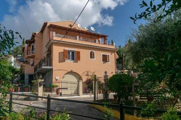 Villa Anna Apartments
