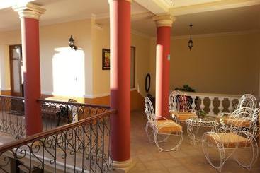 Villa Oropeza Hostel