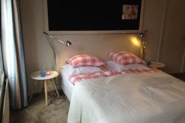 تختخواب و صبحانه Amsterdam The Blossom Room