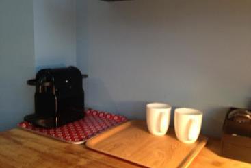 تختخواب و صبحانه Amsterdam The Blossom Room