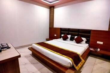 酒店 Grand Tapovan