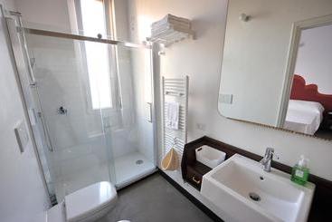 B&b Quater Lett