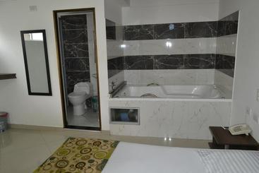 هتل Punto Dos Suites