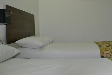 هتل Punto Dos Suites