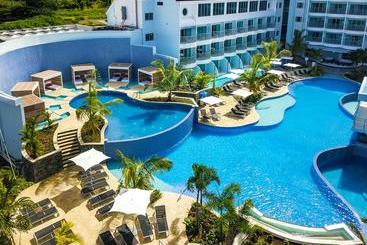 استراحتگاه Harbor Club St Lucia, Curio Collection By Hilton