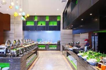 هتل Hampton By Hilton Beihai Station