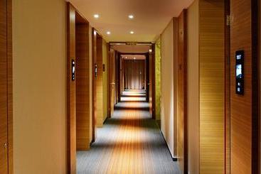 هتل Hampton By Hilton Beihai Station