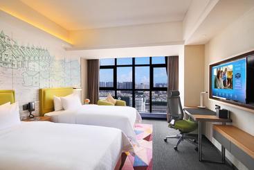 هتل Hampton By Hilton Beihai Station
