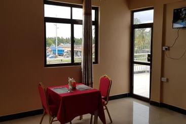 هتل B10 Airport Lodge