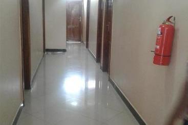 هتل B10 Airport Lodge