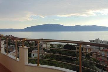 דירות לתיירים Alba Apartment