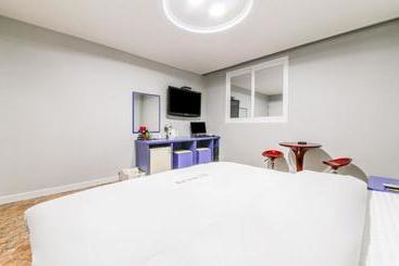 Sky Motel