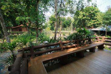 استراحتگاه Papa's Garden