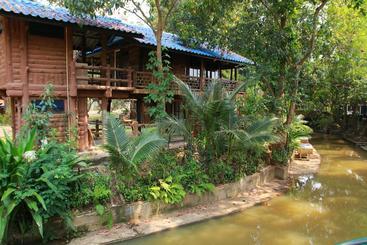 استراحتگاه Papa's Garden