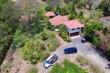 هتل Cabañas La Casa De Pucha
