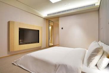 Ji Hotel Qiqihar Emancipation Door