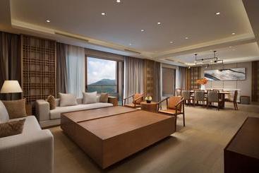 هتل La Fountain  & Resort Sanya