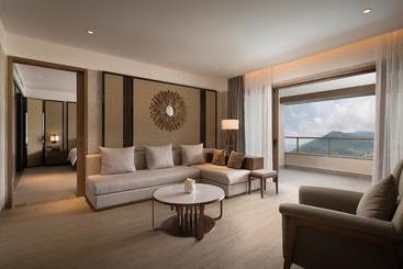 هتل La Fountain  & Resort Sanya