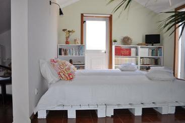 تختخواب و صبحانه Sun & Sand Guesthouse