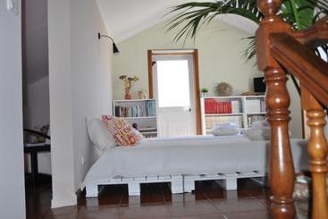 تختخواب و صبحانه Sun & Sand Guesthouse