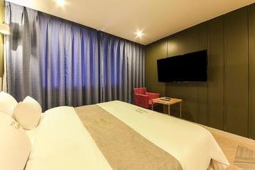 مُتل Busan Oncheonjang  Carino
