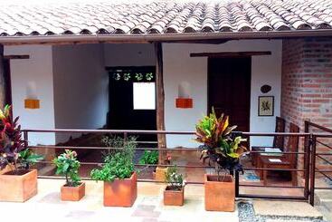 تختخواب و صبحانه Casa Canela