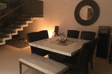 تختخواب و صبحانه Che S House