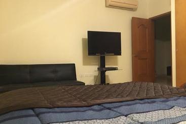 تختخواب و صبحانه Che S House