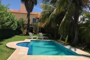 تختخواب و صبحانه Che S House
