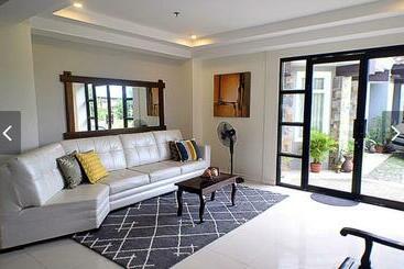 فندق The Guest House Laoag
