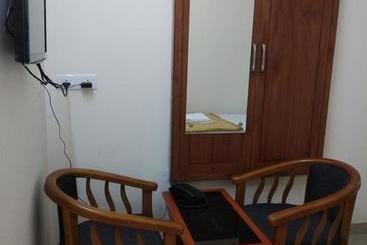 هتل Manjira Lodge