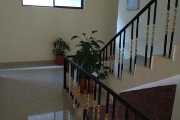 هتل Manjira Lodge