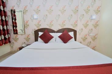 Oyo 7728 Hotel Nayaab Comforts
